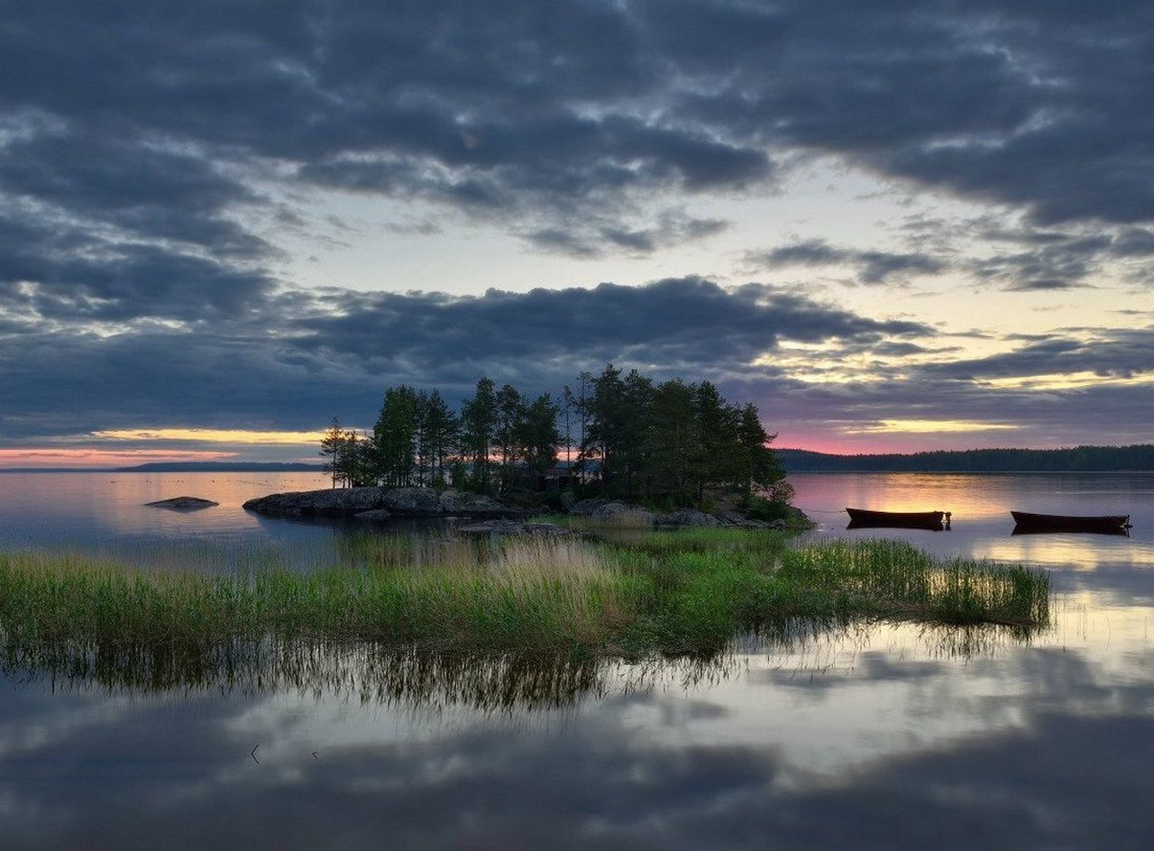 Название онежского озера. Озеро Онего Карелия. Природа Карелии Онежское озеро. Онега озеро Петрозаводск. Онежское озеро Медвежьегорск.
