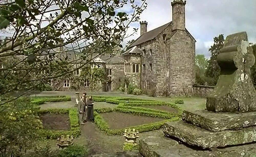 Замок с привидениями во франции люси. Замок Болсовер Англия. Замки с привидениями Ирландия. Замки с привидениями . Англия/Шотландия/Ирландия/Уэльс.