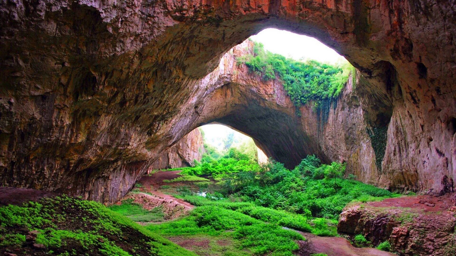 Очень интересные места в мире. Пещера Деветашка Болгария. Пещера Шондонг Вьетнам. Пещера Деветаки. Болгария.. Пещера Деветашка (15 км от г. Ловеч).